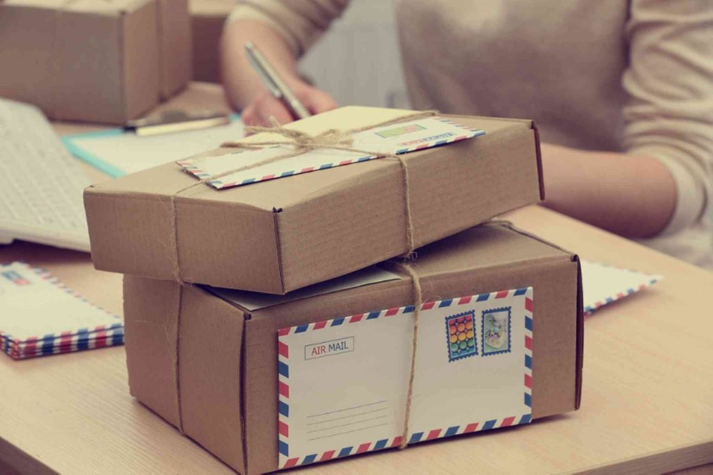 ارسال بسته پستی